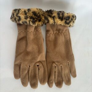 Leopard print gloves